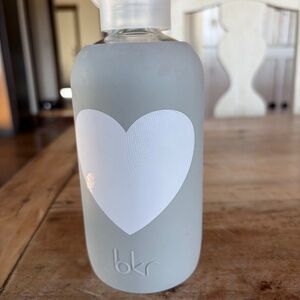 bar Little Bottle, Gray w. white heart